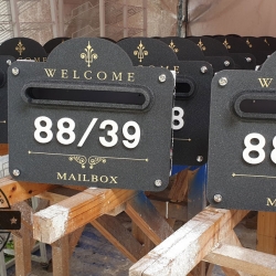 ตู้รับจดหมายลายWelcomeวินเทจสีดำปากใหญ่ โครงการ@London จังหวัดสุราษฎร์ธานี