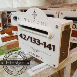 ตู้ไปรษณีย์วินเทจ WelcomeMailbox ช่องปากใหญ่สีขาวครีม 42 ทับ 133 ถึง 141