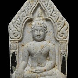 พระขุนเเผน มหาเสน่ห์ เนื้อ: ผงพุทธคุณ ฝังตะกรุดเงิน 2 ดอก