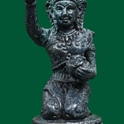 เทพนางจันกวัก รุ่นแรก เนื้อ : สำริดศิลา