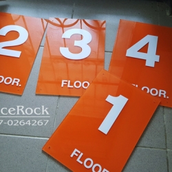 ป้ายบอกชั้น อะคริลิคสีส้ม