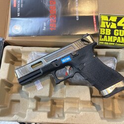 WE Glock18 G-Force Custom – เฟรมดำ สไลด์เงิน ลำกล้องทอง T5
