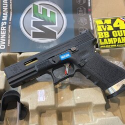 WE Glock17 Custom G-Force – เฟรมดำ สไลด์ดำ ลำกล้องทอง T5