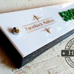 ป้ายบ้านเลขที่ หินทรายสีดำอะคริลิคสีขาว แกะสลักเลเซอร์ตัวอักษร