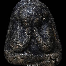 พระปิดตา พิมพ์นิยม เนื้อ : ผงกะลาคลุกรัก