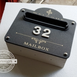ตู้ไปรษณีย์,ตู้จดหมายลายWelcome สีดำปากใหญ่