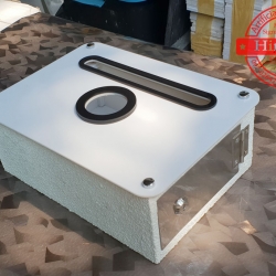 ตู้ไปรษณีย์อะคริลิคสีขาว ช่องมองและปากสีดำ