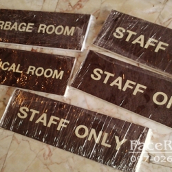 ป้ายบอกชื่อห้องอะคริลิค Vresidence