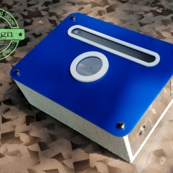 ตู้ไปรษณีย์อะคริลิคสีน้ำเงิน ช่องมองและปากสีขาว