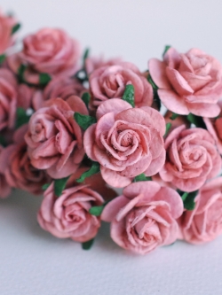 ดอกไม้กระดาษสา ราคาส่ง, งานประดิษฐ์, ของชำร่วย, งานแต่งงาน, ข้อมือเจ้าสาว สีชมพูหม่น ขนาด 2 cm. จำนวน 50 ดอก paper flowers, DIY paper flowers supplies, mini roses paper size2 cm. 50 pieces.