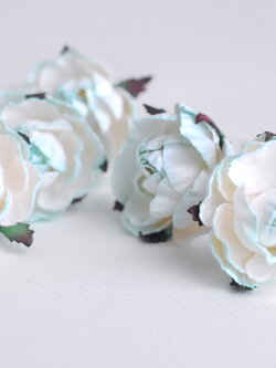 ดอกไม้กระดาษสา ดอกไม้กระดาษราคาส่ง ดอกกุหลาบจิ๋ว ดอกุหลาบทำข้อมือเพื่อนเจ้าสาว สำหรับตกแต่งของชำร่วย งานแต่งงาน ดอกกุหลาบกลม peony ขนาด 3.5 cm. จำนวน 25 ดอก, สีฟ้าอ่อนปัดสีขาว