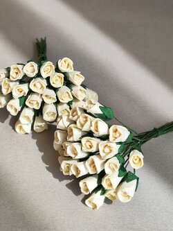 ดอกไม้กระดาษสา ดอกไม้กระดาษสา จตุจักร งานประดิษฐ์ ดอกไม้ทำข้อมือเพื่อนเจ้าสาว แต่งงาน, ดอกกุหลาบตูม 50 ดอก สีครีมอ่อน ขนาด 0.8x1.5 cm. paper flowers, budding roses flower 0.8 x1.5 cm. 50 pieces. pale ivorycolor