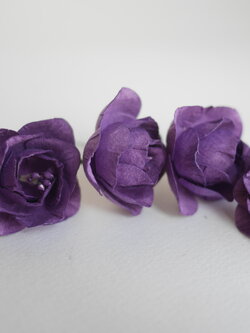 ดอกไม้กระดาษสา ดอกโลตัสอินโดนิเซียกระดาษ ดอกไม้กระดาษสาราคาส่ง ดอกไม้กระดาษสำหรับตกแต่งของชำร่วย งานแต่งงาน ทำช่อดอกไม้ติดอกเจ้าบ่าว ข้อมือดอกไม้เจ้าสาว ขนาด 4.5 cm. 20 ดอก สีม่วงเข้ม Paper flowers supplies: DIY wedding tools, Lotus with pollens, dark pur