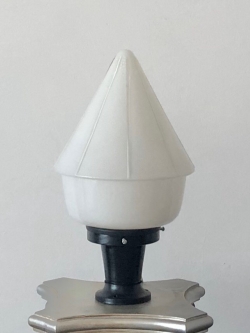 โคมไฟหัวเสาจรวดนม