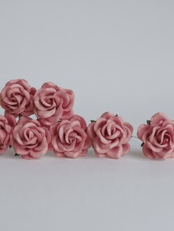 ดอกไม้กระดาษสา ดอกกุหลาบกระดาษสา ดอกไม้กุหลาบ กลีบโค้ง ดอกไม้ประดิษฐ์ สำหรับตกแต่ง หรืองานแต่งงาน สีโบตั๋น ชมพูหม่น ขนาด 3.5 cm. จำนวน 25 ดอก Paper flowers, handmade flowers, small roses paper size 3.5 cm. 25 pieces, coral color.