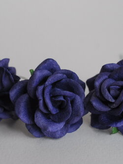 ดอกไม้กระดาษสา ดอกกุหลาบกระดาษสา ดอกไม้กุหลาบ กลีบโค้ง ดอกไม้ประดิษฐ์ สำหรับตกแต่ง หรืองานแต่งงาน สีน้ำเงินกรมท่า ขนาด 3.5 cm. จำนวน 25 ดอก Paper flowers, handmade flowers, small roses paper size 3.5 cm. 25 pieces, passion blue color.