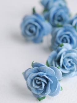 ดอกไม้กระดาษสา ดอกกุหลาบกระดาษ ดอกไม้กุหลาบกระดาษ ราคาส่ง, ดอกกุหลาบกระดาษสา ดอกไม้ประดิษฐ์ สำหรับตกแต่ง หรืองานแต่งงาน สีฟ้าตุ่นขนาด 2.5 cm. จำนวน 50 ดอก paper flowers supplies DIY wedding flowers, mini roses paper size 2.5 cm. pale blue color.