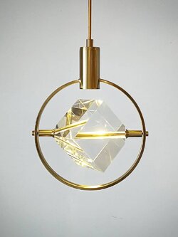 โคมไฟแขวน K903 คริสตัลทรงเหลี่ยมกลางวงแหวนทอง