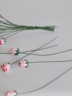 ดอกไม้กระดาษสา ดอกไม้กระดาษสา จตุจักร งานประดิษฐ์ ดอกไม้ทำข้อมือเพื่อนเจ้าสาว แต่งงาน, ดอกกุหลาบตูม 0.8x1 cm. 25 ดอก สีชมพูพีช paper flowers, budding roses flower 0.8x1 cm. 25 peach pink pastel color.