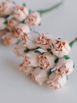 ดอกไม้กระดาษสา ดอกไม้กระดาษสา จตุจักร งานประดิษฐ์ ดอกไม้ทำข้อมือเพื่อนเจ้าสาว แต่งงาน, ดอกกุหลาบตูม 50 ดอก สีพีชอ่อน ขนาด 1.5 cm. paper flowers, budding roses flower 1.5 cm. 50 pieces. pale peach color.