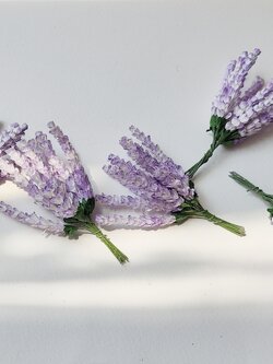 ดอกไม้ประดิษฐ์, ดอกไม้กระดาษสา, ดอกลาเวนเดอร์กระดาษ lavender, ดอกลาเวนเดอร์ กระดาษสา งานประดิษฐ์ตกแต่งของชำร่วย, ดอกไม้ทำพานพุ่ม, พานรับไหว้, ขนาด 1 cm. สีม่วงปัดขาว