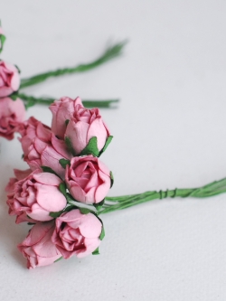 ดอกไม้กระดาษสา ดอกไม้กระดาษสา จตุจักร งานประดิษฐ์ ดอกไม้ทำข้อมือเพื่อนเจ้าสาว แต่งงาน, ดอกกุหลาบตูม 50 ดอก สีชมพูตุ่น color ขนาด 1.5 cm. paper flowers, budding roses flower 1.5 cm. 50 pieces. pink rouge color.