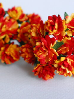 ดอกไม้ประดิษฐ์, ดอกไม้กระดาษสา, ดอก gypsophila, ดอกยิปโซ งานประดิษฐ์ตกแต่งของชำร่วย, ดอกไม้ขนาด 1.5 cm. ดอกไม้ทำพานพุ่ม,พานพวงมาลัย, พานรับไหว้, ขันหมาก. สีแดงปัดเหลือง