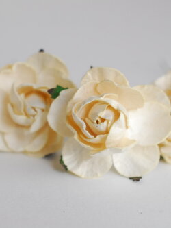 ดอกไม้กระดาษสาราคาส่ง, ดอกไม้กระดาษ,สำหรับตกแต่งของชำร่วย งานแต่งงาน ดอกกุหลาบกลม peony ขนาด 3.5 cm. จำนวน 25 ดอก, สีครีม Paper Flowers, Peony flowers supplies size 3.5 cm./ 25 pieces, handmade flowers, peony ivory color.