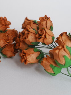 ดอกไม้กระดาษสา ดอกไม้กระดาษสา จตุจักร งานประดิษฐ์ ดอกไม้ทำข้อมือเพื่อนเจ้าสาว แต่งงาน, ดอกกุหลาบตูม 50 ดอก สีน้ำตาลกระดาษ color ขนาด 1.5 cm. paper flowers, budding roses flower 1.5 cm. 50 pieces. medium brown color.