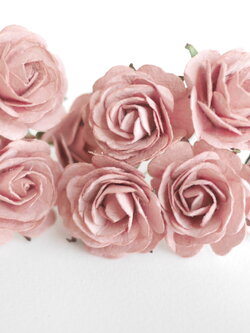 ดอกไม้กระดาษสา ราคาส่ง, ดอกกุหลาบกระดาษสา ดอกไม้ประดิษฐ์ สำหรับตกแต่ง หรืองานแต่งงาน สีชมพูตุ่นขนาด 3.5 cm. จำนวน 25 ดอก Paper flowers, handmade flowers, small roses paper size 3.5 cm. 25 pieces, pink maroon color.