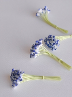 ดอกไม้ประดิษฐ์, ดอกไม้กระดาษสา, ดอก gypsophila, ดอกยิปโซ งานประดิษฐ์ตกแต่งของชำร่วย, ดอกไม้ทำพานพุ่ม, พานรับไหว้, ขนาด 0.4 cm. สีน้ำเงินปัดขาว