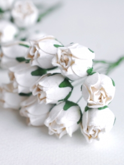 ดอกไม้กระดาษสา ดอกไม้กระดาษสา จตุจักร งานประดิษฐ์ ดอกไม้ทำข้อมือเพื่อนเจ้าสาว แต่งงาน, ดอกกุหลาบตูม 50 ดอก สีขาวcolor ขนาด 1.5 cm. paper flowers, budding roses flower 1.5 cm. 50 pieces.white color.