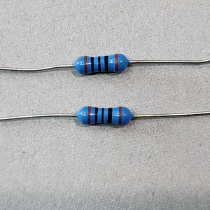 ตัวต้านทาน 100 Ohm ±1% 5 แถบสี มีสีอะไรบ้าง ?