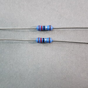 ตัวต้านทาน 2.2 Ohm ±1% 5 แถบสี มีสีอะไรบ้าง ?