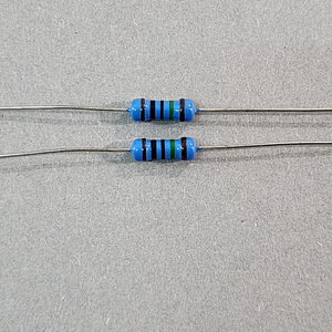 ตัวต้านทาน 10M Ohm ±1% 5 แถบสี มีสีอะไรบ้าง ?