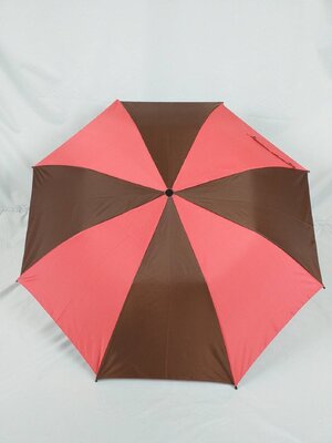 ร่มพับ 2 ตอน ผ้าสีโอรสสลับสีน้ำตาล กันUV โครงเหล็ก ซี่ 8 ก้าน ด้ามพลาสติก ผลิตในไทย ชิ้น 207#สี06+23 2020-08-28 10:52:08 2023-10-28 14:35:43