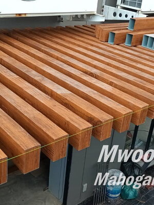 ระแนงเมทัลชีตลายไม้และผนังเมทัลชีตลายไม้ MwooD U21 @ Noble Qube , Pattanakarn , Bangkok