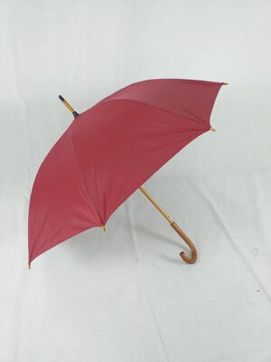 ร่มตอนเดียวขนาด 24 นิ้ว แกนไม้ ซี่เหล็ก 8 ก้าน ด้ามไม้ ผ้ากันUV ผลิตในไทย ชิ้น 24-1 / No.เลือดหมู16 2020-05-26 10:28:30 2023-10-24 16:46:29